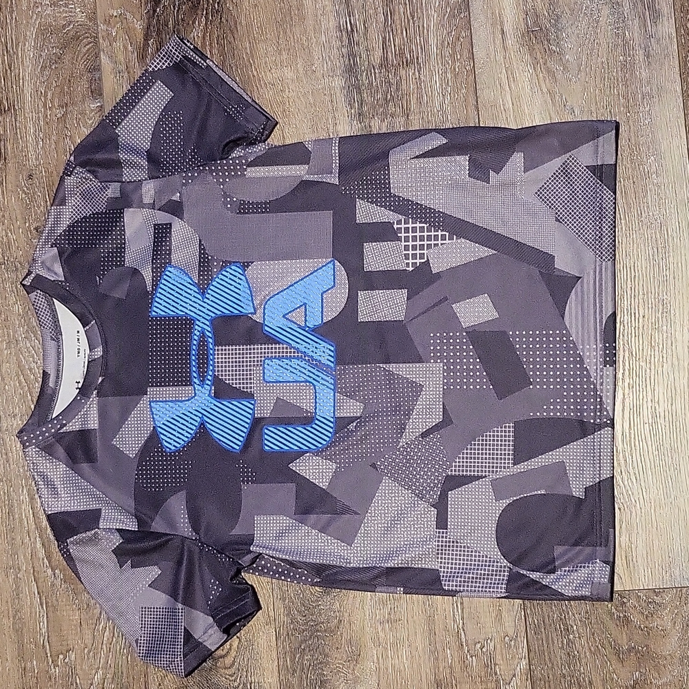 Under Armour youth medium t-shirt